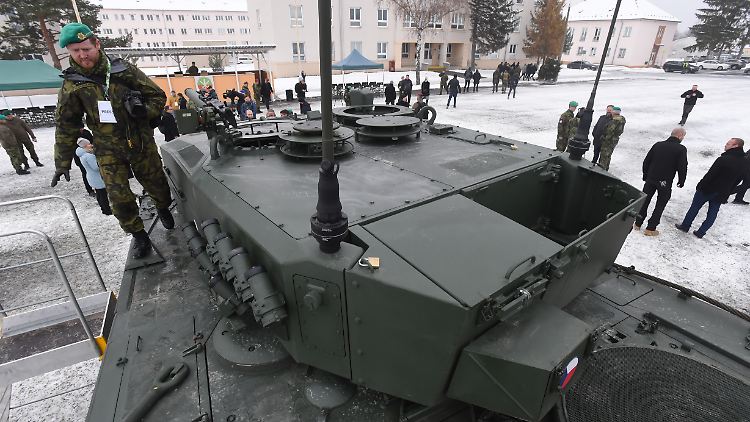 Einige deutsche Leopard 2 sind im Dezember im Ringtausch nach Tschechien geliefert worden.