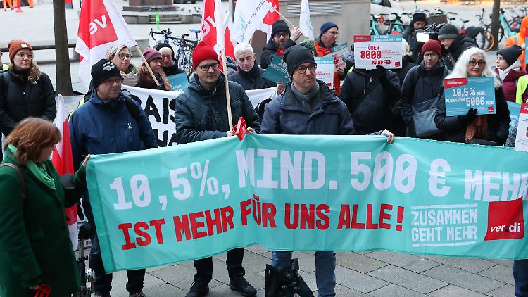 Aufgrund der hohen Inflation fordern Vertreter des öffentlichen Dienstes ein zweistelliges Lohnplus. 