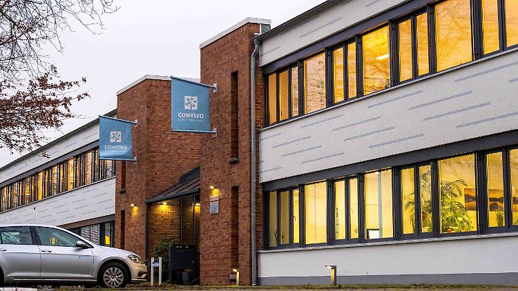 Laut Website kümmert sich das Unternehmen um mehr als 18.000 Menschen. 