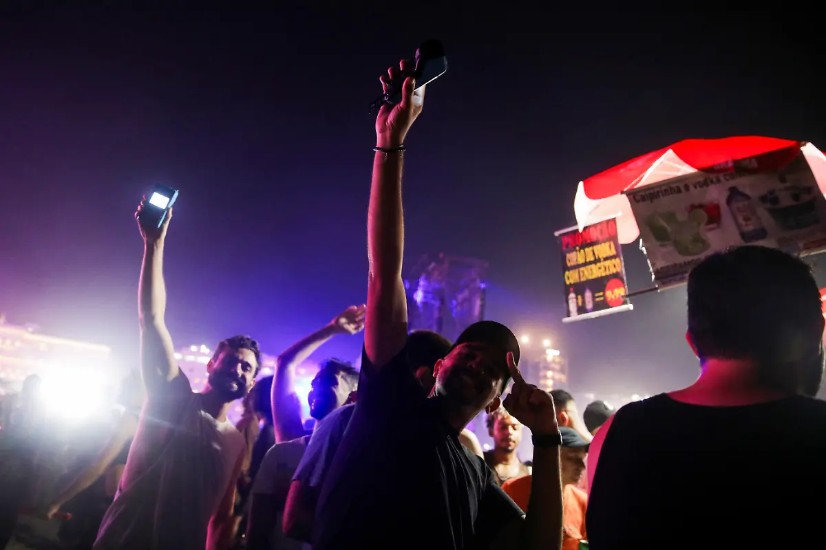 2024-05-05T030850Z-2065221523-RC20K7AYIRPZ-RTRMADP-3-MADONNA-BRAZIL-1