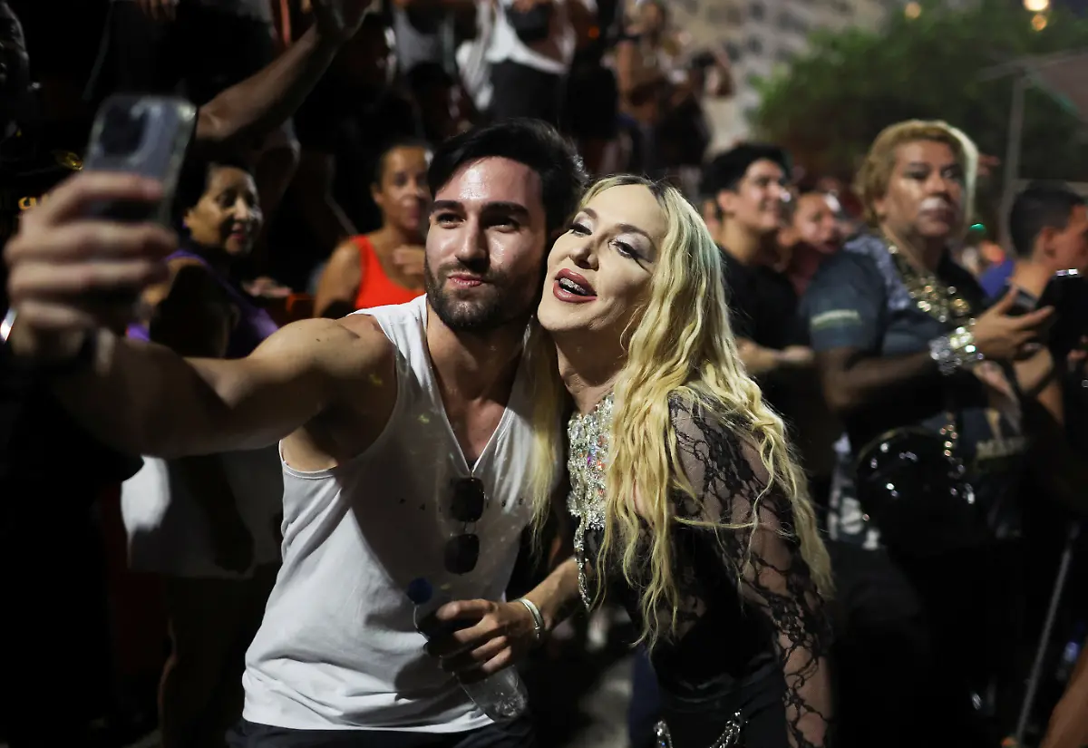 2024-05-03T014051Z-1112328590-RC2KI7AQNL41-RTRMADP-3-MADONNA-BRAZIL-1