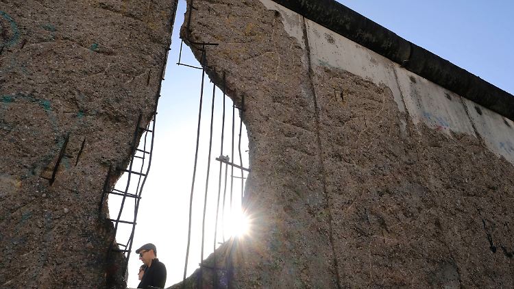 Die Berliner Mauer ist längst Geschichte, doch ihre Spuren hinterlässt sie bis heute.