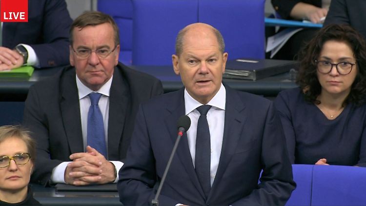 Bundeskanzler Olaf Scholz schloss am Mittwoch im Bundestag die Lieferung von Kampfflugzeugen oder die Entsendung von Bodentruppen aus