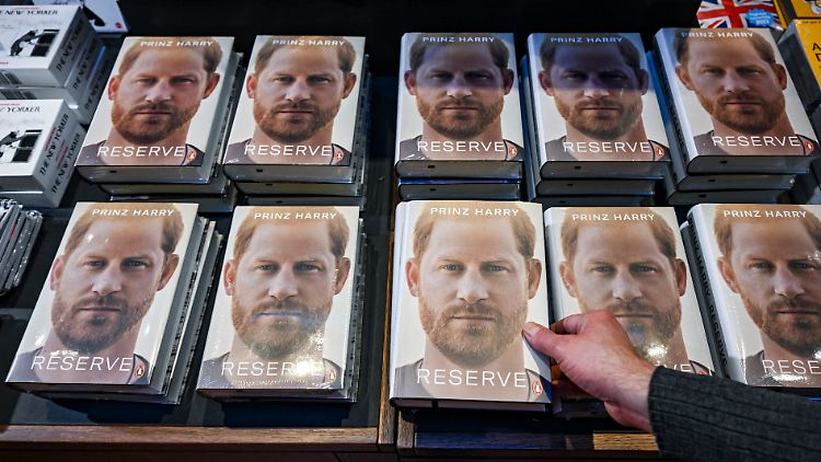 Auch in Deutschland greifen viele bei Prinz Harrys Buch zu.
