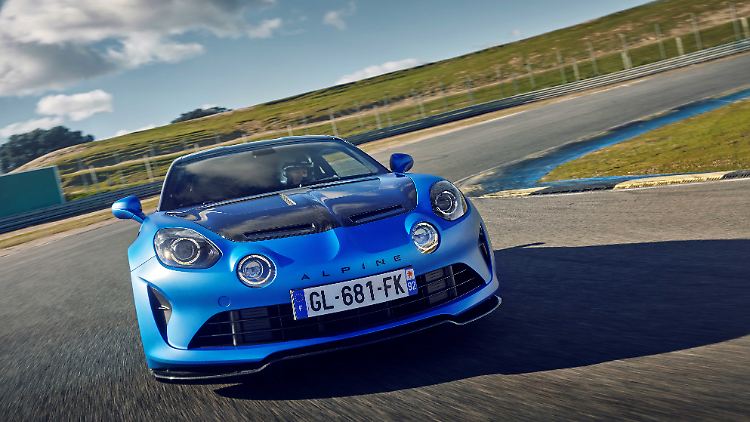 Mit dem neuen A110 R kommt nun die laut Alpine "radikalste Form" des ikonischen Mittelmotor-Sportwagens.