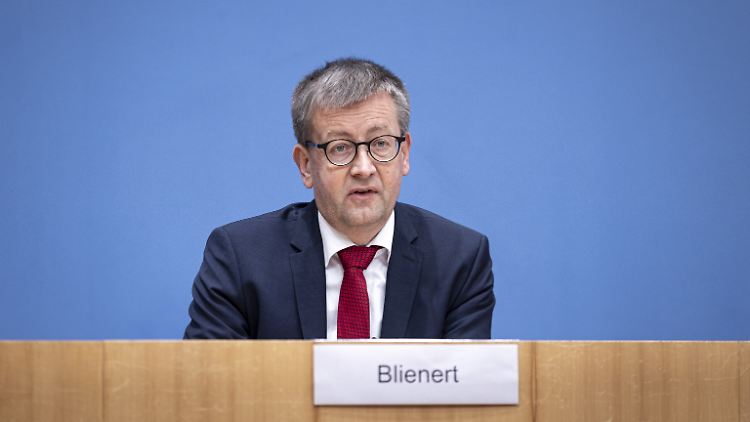 Burkhard Blienert will vor allem gegen Suchtmittel-Werbung vorgehen.