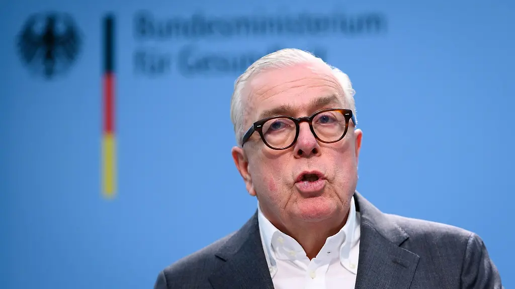 Aerztepraesident-Klaus-Reinhardt-fordert-eine-staerkere-Steuerung-der-Patientinnen-und-Patienten-bei-Behandlungen-in-Praxen-und-Kliniken