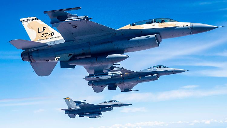 Kampfjets vom Typ F-16 der US-Luftwaffe bei einer Übung. 