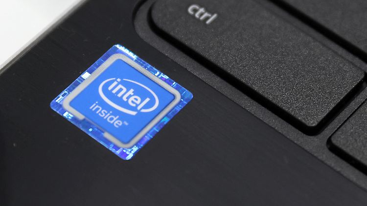 Intel-Chef Gelsinger will 2023 drei Milliarden Dollar sparen.