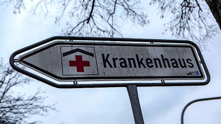Minister Lauterbach sagt, er sehe die Kliniken selbst mittlerweile auf der Intensivstation.