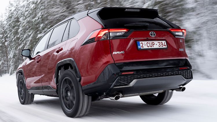 In der Ausstattungsvariante GR Sport halten etwas straffer abgestimmte Dämpfer Einzug in den Toyota RAV4.