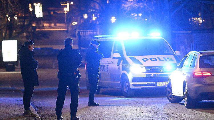 Auch in Stockholm gab es eine Reihe von Festnahmen. "Wir haben mit diesem erfolgreichen Einsatz mehrere schwere Gewaltverbrechen verhindern können", erklärte ein Sprecher.