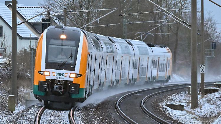 Für 49 Euro im Monat kann ab Mai bundesweit der Nahverkehr - also Busse und Bahnen - genutzt werden.