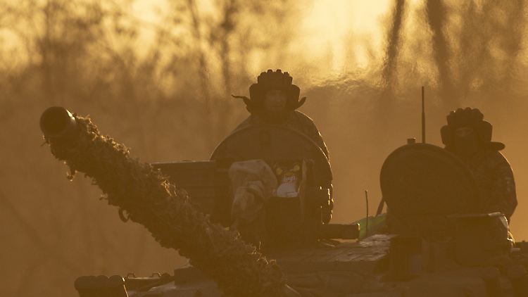 Ukrainische Soldaten auf dem Weg an die  Donbass-Front. 
