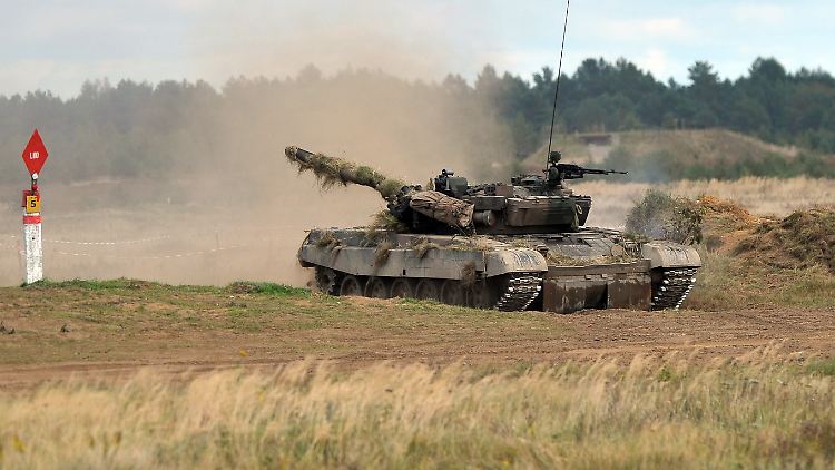Morawiecki sagte, bei 30 der zusätzlichen Panzer für die Ukraine handele es sich um das Modell PT-91.
