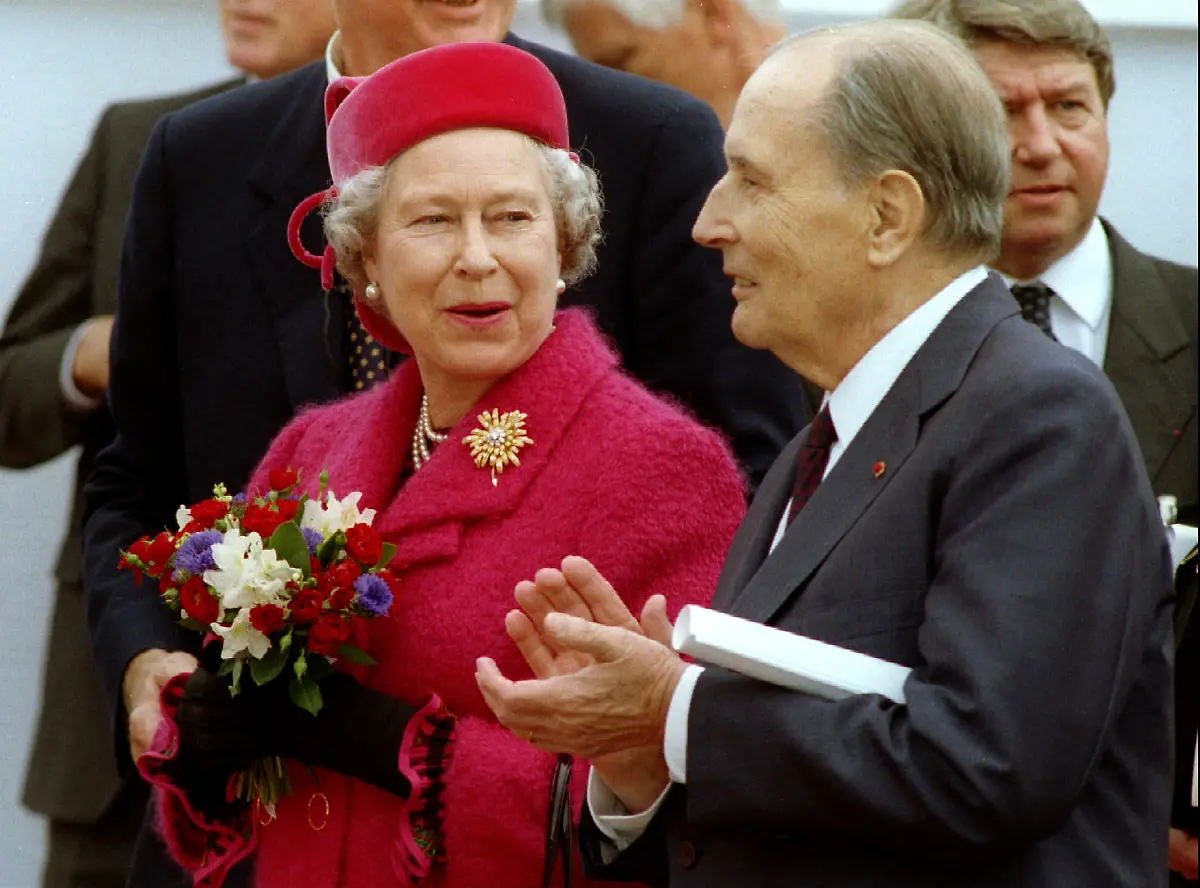 1994-05-06T000000Z-989725318-PBEAHUNGOEA-RTRMADP-3-EUROTUNNEL