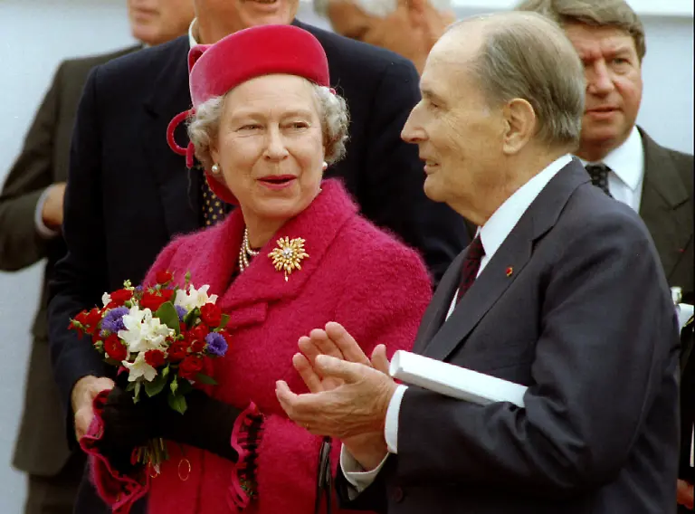 1994-05-06T000000Z-989725318-PBEAHUNGOEA-RTRMADP-3-EUROTUNNEL