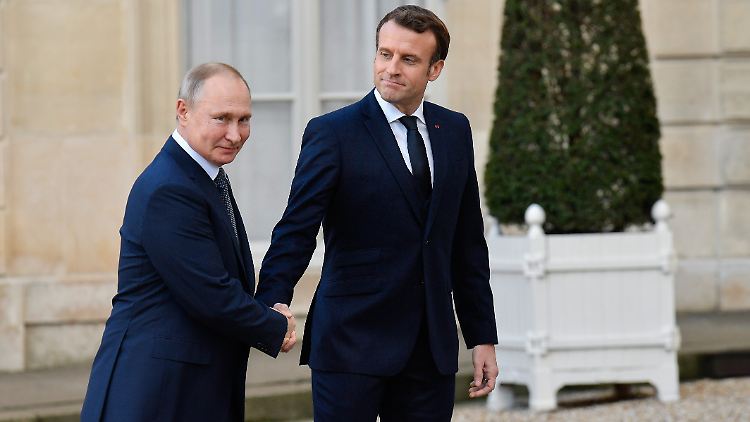 Macron (r.) will den Kontakt zu Moskau nicht abbrechen. 