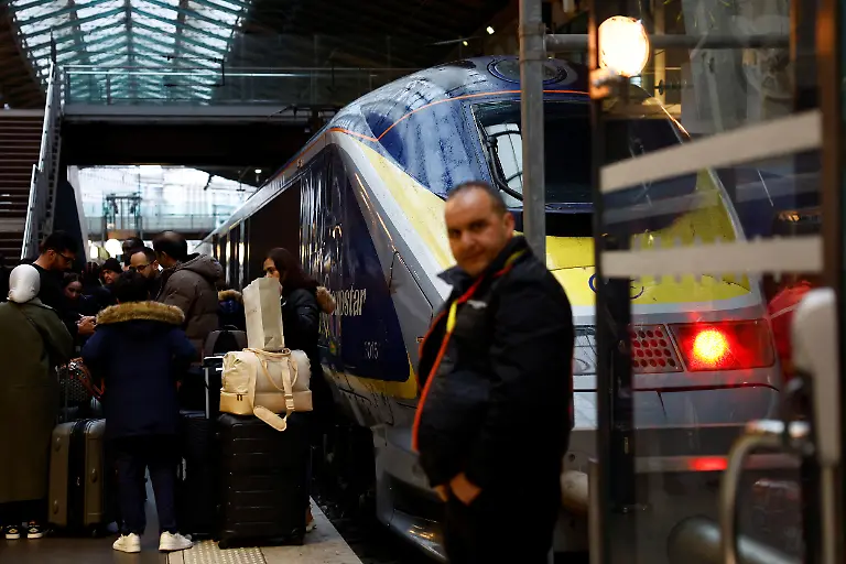 2023-12-21T143910Z-1434822973-RC2Q15AHD0F1-RTRMADP-3-FRANCE-BRITAIN-EUROSTAR