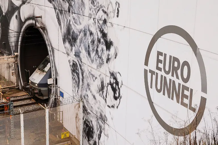 2020-12-22T000000Z-1527551895-RC2ESK9DFCC6-RTRMADP-3-HEALTH-CORONAVIRUS-BRITAIN-EU