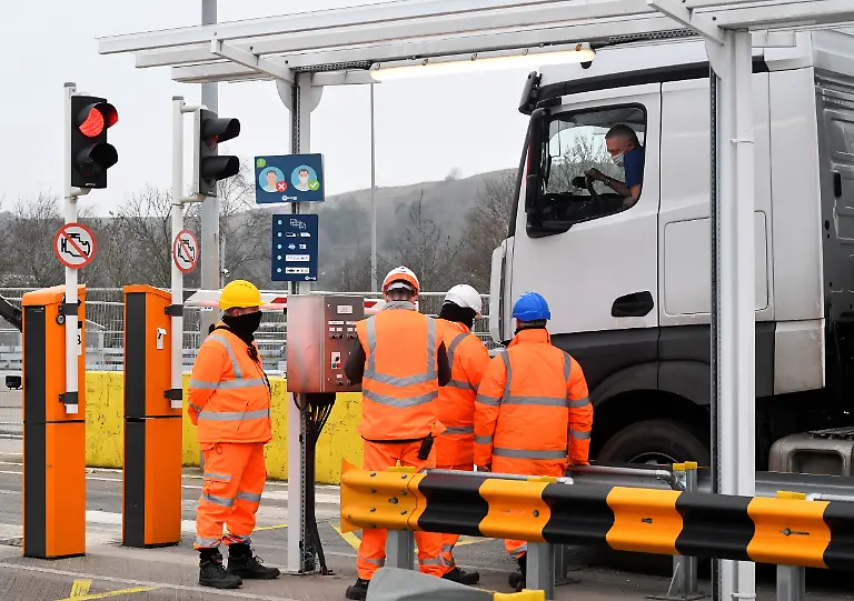 2021-01-01T000000Z-1113360380-RC20ZK9OS0T3-RTRMADP-3-BRITAIN-EU-EUROTUNNEL