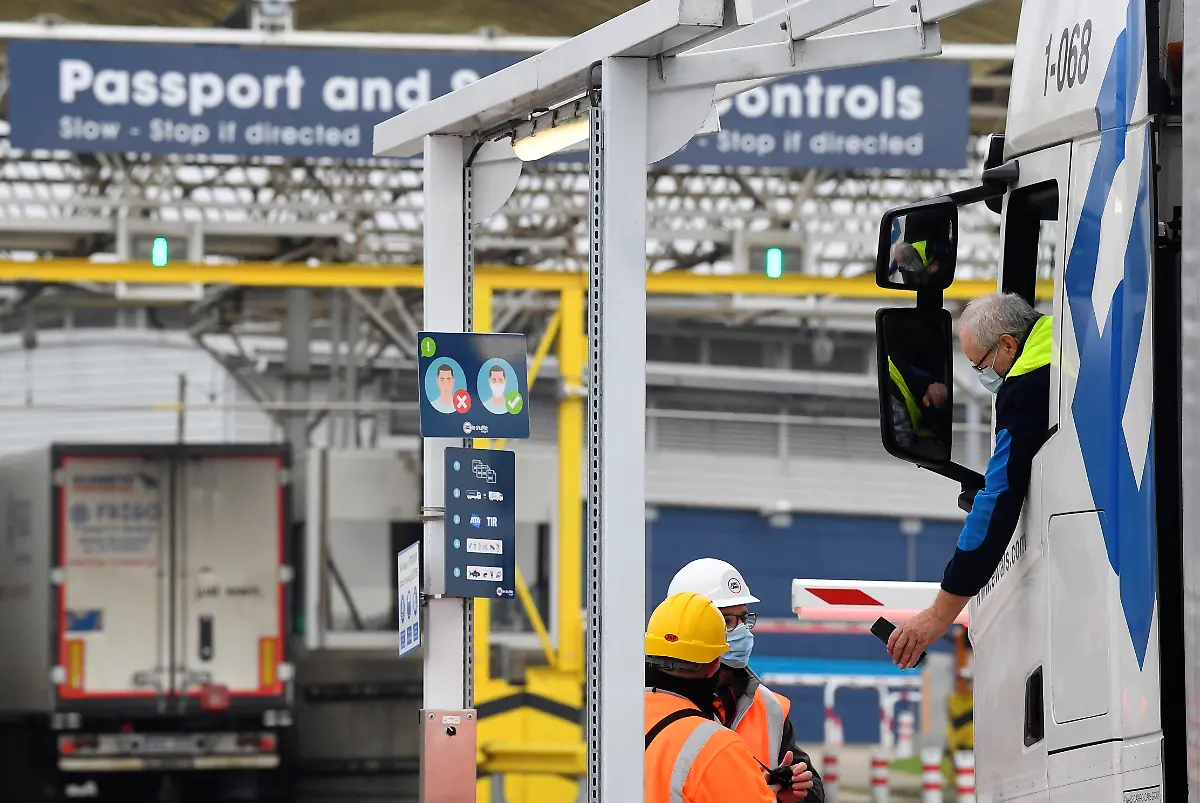 2021-01-01T000000Z-976513458-RC20ZK9EQ5CF-RTRMADP-3-BRITAIN-EU-EUROTUNNEL