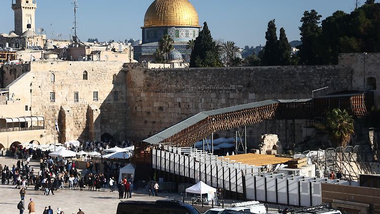 Die Jerusalemer Altstadt. In einem Notruf ist von einem Terroranschlag  im Viertel Silwan im von Israel annektierten Ostteil der Stadt die Rede.