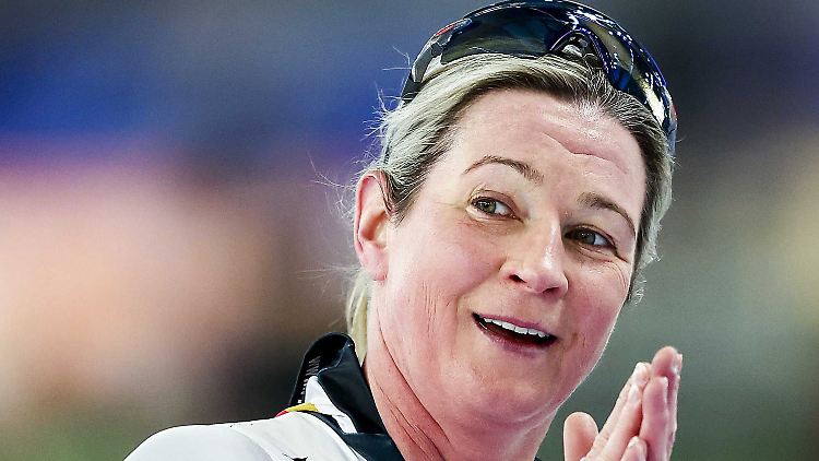 Für die nationale Konkurrenz reicht es noch - Pechstein triumphiert über 5000 Meter.