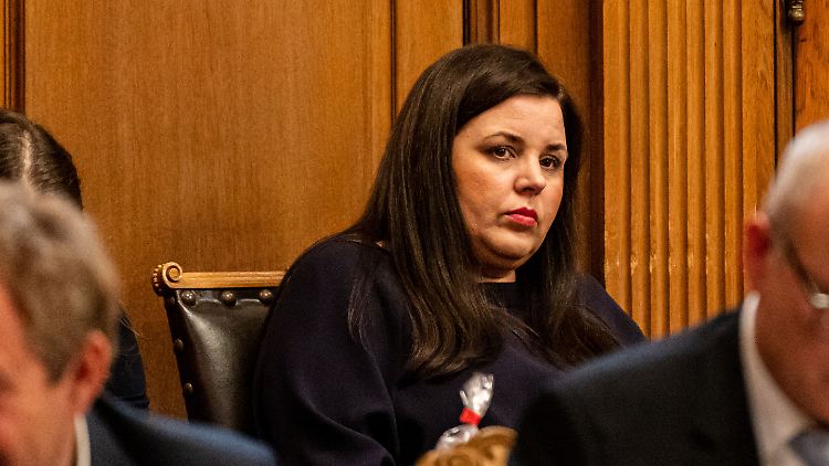 Die Hamburger Justizministerin Gallina müsste laut Resozialisierungsexperte Maelicke eigentlich wissen, dass es verbindliche Eingliederungspläne für Ex-Häftlinge gibt.