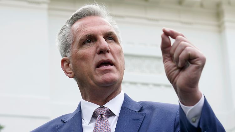 Kevin McCarthy deutet eine Lösung des Schuldenstreits in den USA an. 