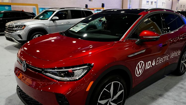 Künftig will VW nur noch elektrisch unterwegs sein. Das soll sich auch positiv aufs Geschäft auswirken.