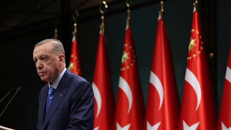 Wohl auch vor dem Hintergrund der anstehenden Wahlen versucht Erdogan, weitergehende Forderungen gegenüber Schweden durchzusetzen.