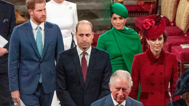 So wie hier im März 2020 hätte Charles auch gern bei seiner Krönung im Mai die Prinzen Harry und William samt ihren Ehefrauen Meghan und Kate beisammen.