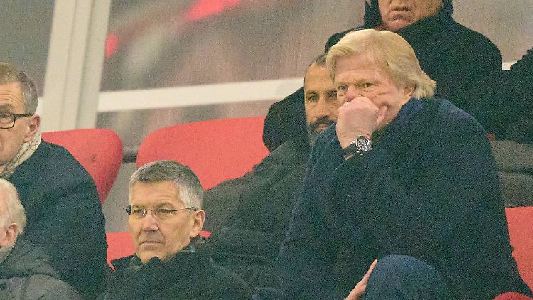 Die Führungsriege des FC Bayern sagt aktuell noch: Vertrauen trotz Ergebnis-Grauen.