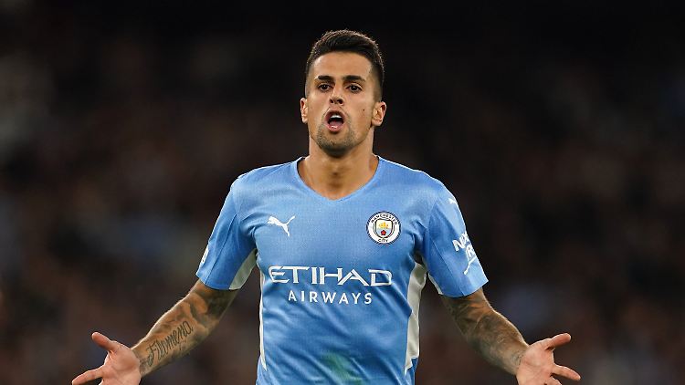 Will der FC Bayern Cancelo später kaufen, wird es teuer: 70,1 Millionen Euro sollen festgeschrieben sein.
