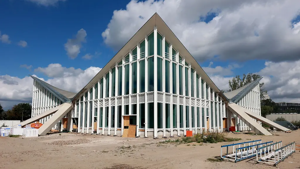 Die-Hyparschale-in-Magdeburg