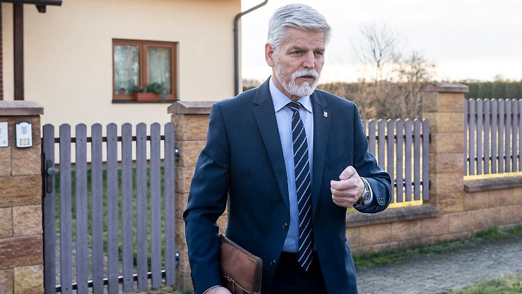 Pavel wird sein Amt erst Anfang März antreten und den für seine Peking-freundliche Haltung bekannten Präsidenten Milos Zeman ablösen.