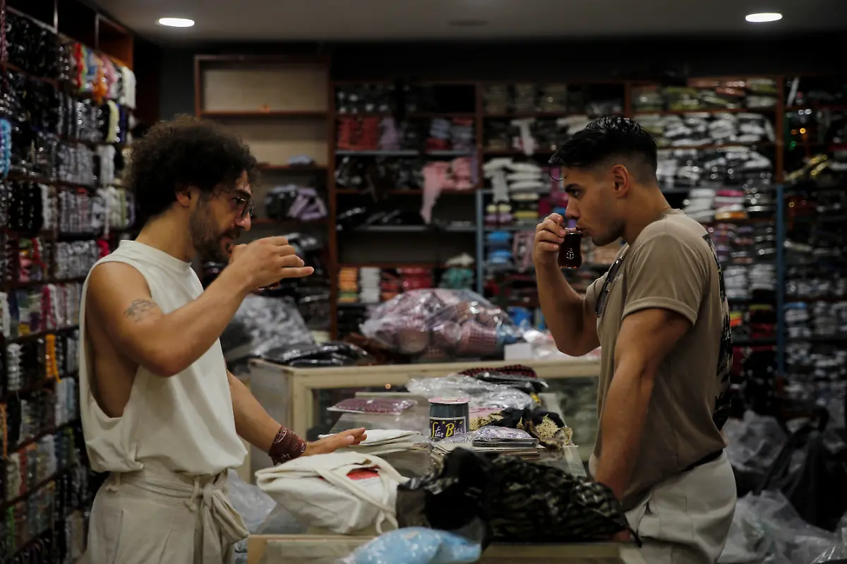 2024-05-01T080028Z-1942474164-RC2AA2AZCABQ-RTRMADP-3-TURKEY-LGBT-DRAG