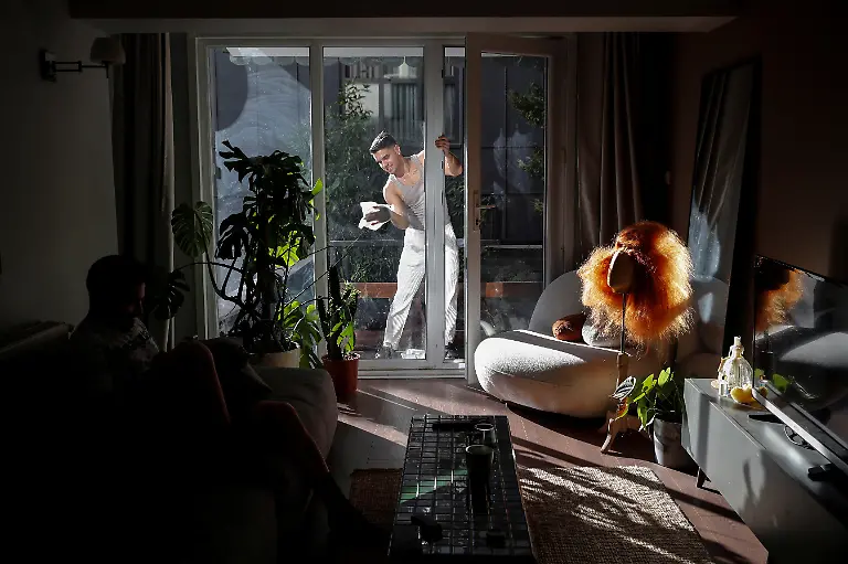 2024-05-01T080032Z-287599805-RC2BB3ASI5LQ-RTRMADP-3-TURKEY-LGBT-DRAG