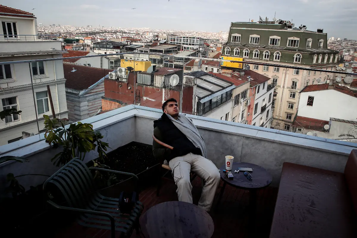 2024-05-01T080041Z-3557-RC2KP5AOVV82-RTRMADP-3-TURKEY-LGBT-DRAG