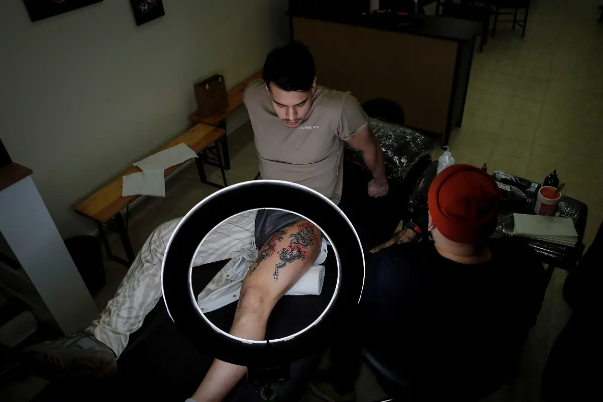 2024-05-01T080040Z-1055403642-RC2CM4AFX0X5-RTRMADP-3-TURKEY-LGBT-DRAG