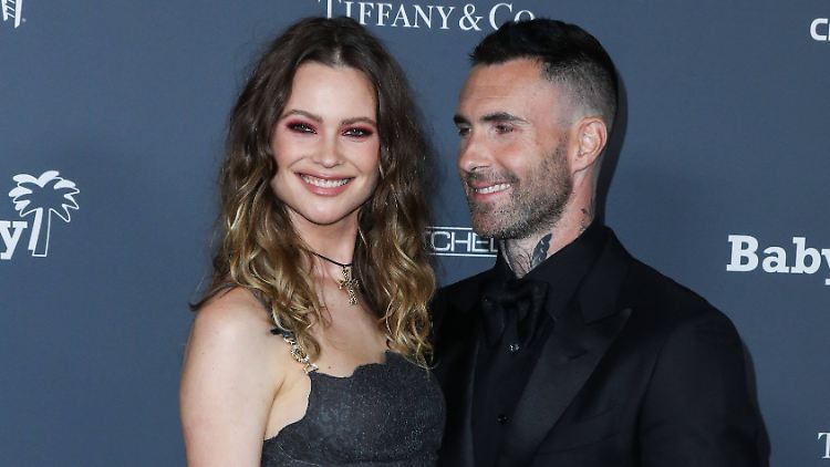 Haben bereits zwei Töchter: Behati Prinsloo und Adam Levine.