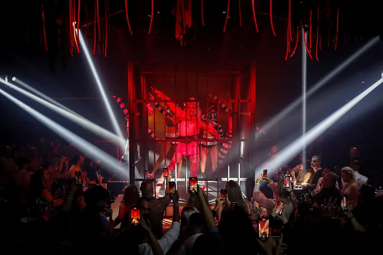 2024-05-01T080015Z-2080746007-RC2MQ5A03M30-RTRMADP-3-TURKEY-LGBT-DRAG