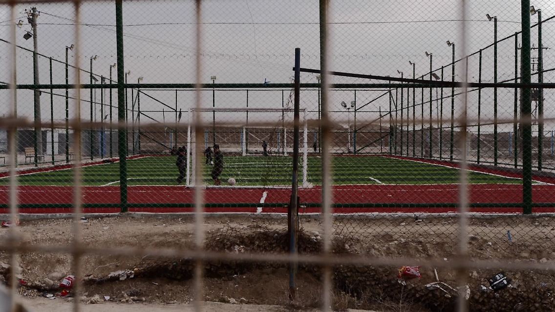 Der Fußballplatz im Roj-Camp im Norden Syriens