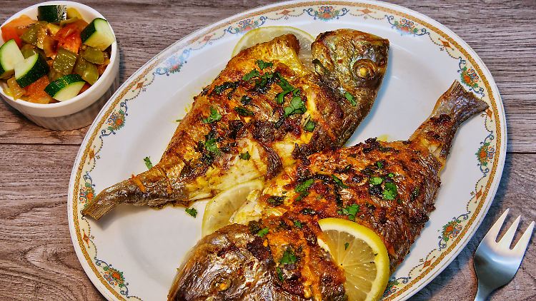 Bei einer ketogenen Ernährung stehen gesunde Fette im Vordergrund - zum Beispiel aus Fisch.