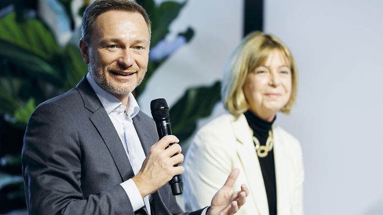 Mitte Januar erklärt Finanzminister Lindner sein Konzept des Generationenkapitals vor Studierenden. 