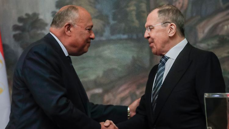 Der russische Außenminister Sergej Lawrow (r.) mit seinem ägyptischen Kollegen Samih Schukri in Moskau.