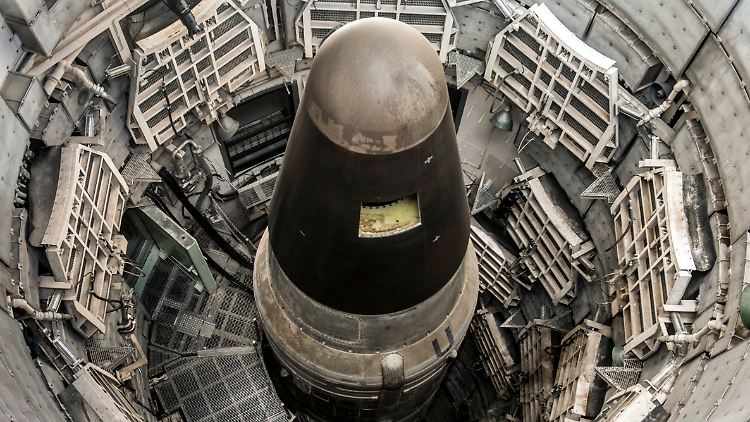 Der 2010 geschlossene Vertrag verpflichtet beide Länder, ihre atomaren Sprengköpfe auf maximal 1500 zu begrenzen.