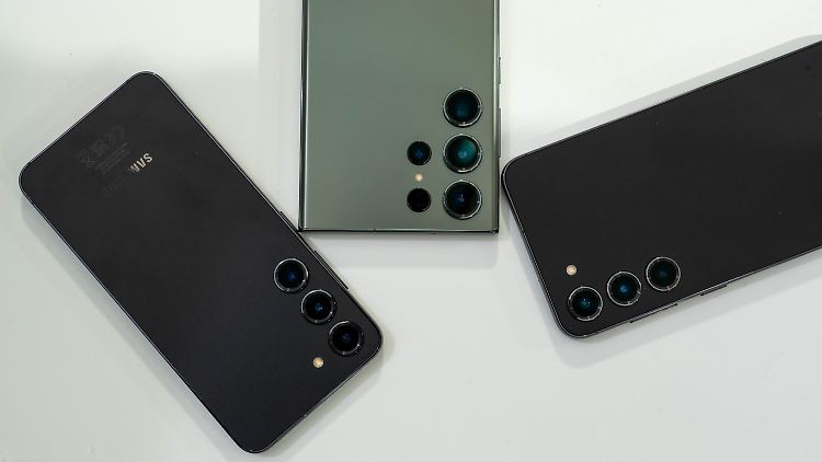 Das Samsung-Galaxy-S23-Trio, in der Mitte das Ultra.