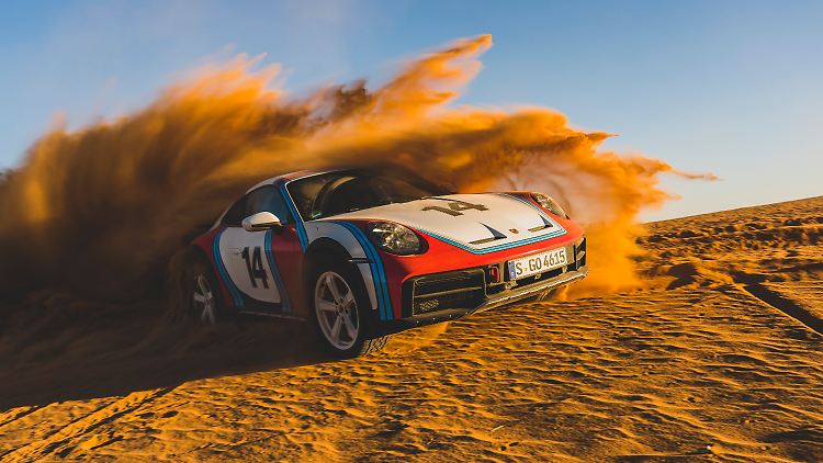 Mit dem neuen Porsche 911 Dakar wird die Sandwüste zur Rallye-Piste.